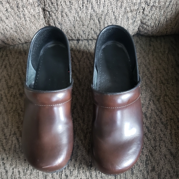 sanita wide professional clogs